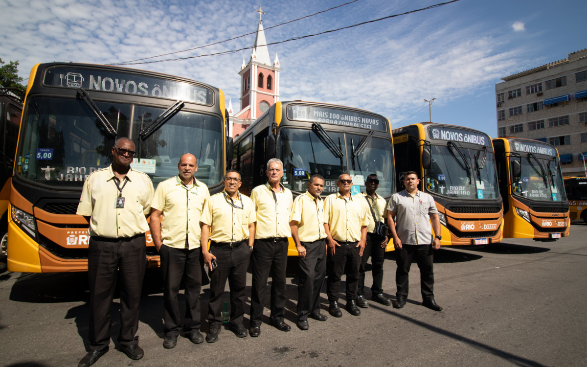 Motoristas estiveram presentes no lan&ccedil;amento dos mais de 100 novos &ocirc;nibus na Zona Oeste