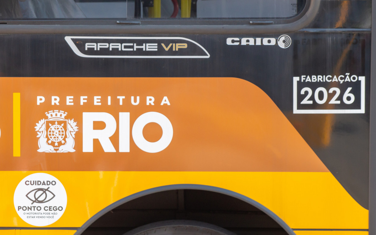 Prefeitura do Rio entrega frota de &ocirc;nibus com a nova identidade visual do Sistema RIO