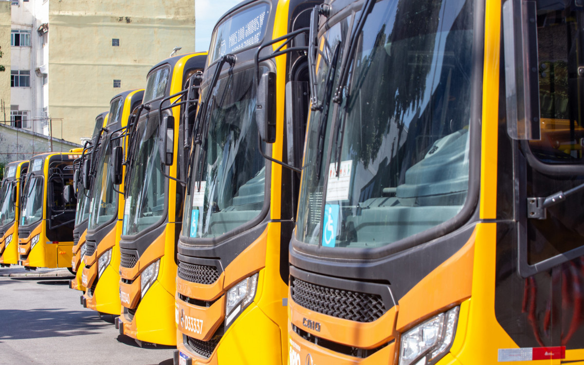 Novos ve&iacute;culos come&ccedil;am a operar em oito linhas na Zona Oeste, com redu&ccedil;&atilde;o de intervalos 