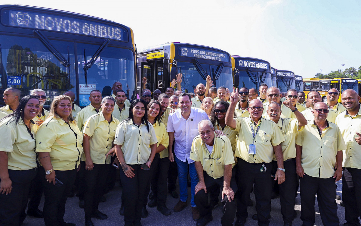 Prefeito Eduardo Cavaliere acompanhou a chegada da nova frota de &ocirc;nibus na Zona Oeste