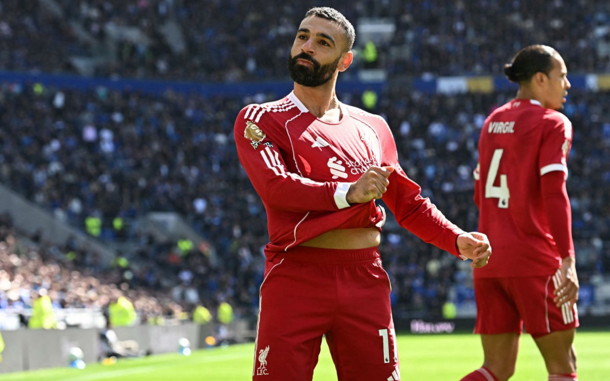 Mohamed Salah se despede do Liverpool em clima de emoção e polêmica