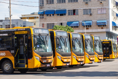 Mais de cem novos ônibus começam a operar em oito linhas na Zona Oeste