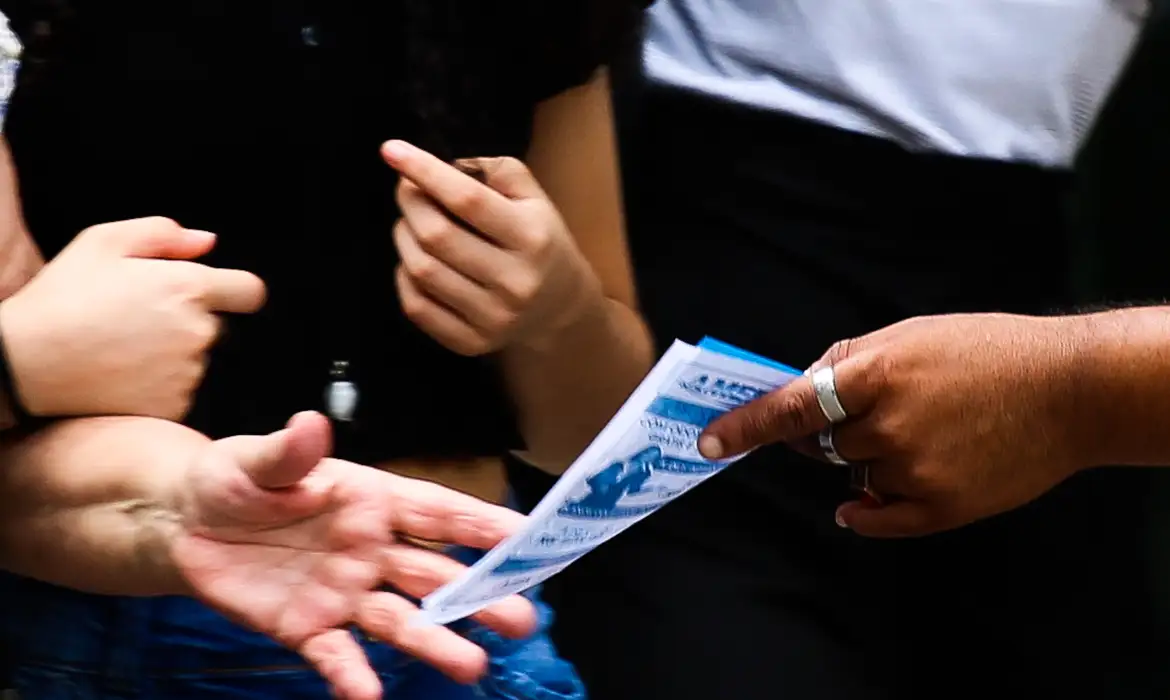 Economistas alertam para risco de informalidade com possível fim da escala 6x1