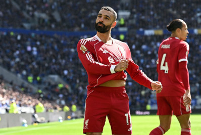 Salah se despede do Liverpool em clima de emoção e polêmica com técnico