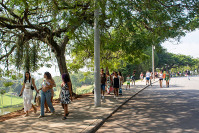 Após dias nublados, cariocas aproveitam domingo de sol na Quinta da Boa Vista