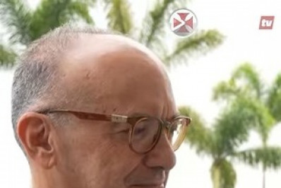 Vasco faz homenagem a Lédio Carmona e batiza nova sala de imprensa com nome do jornalista