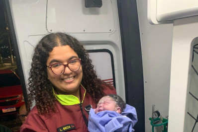 Parto de emergência em ambulância mobiliza equipe de resgate na Rio-Santos, em Angra dos Reis