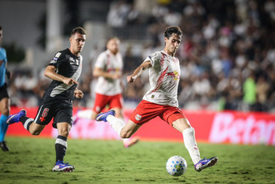Vasco perde para Red Bull Bragantino em São Januário e fica à beira do Z4 no Brasileirão