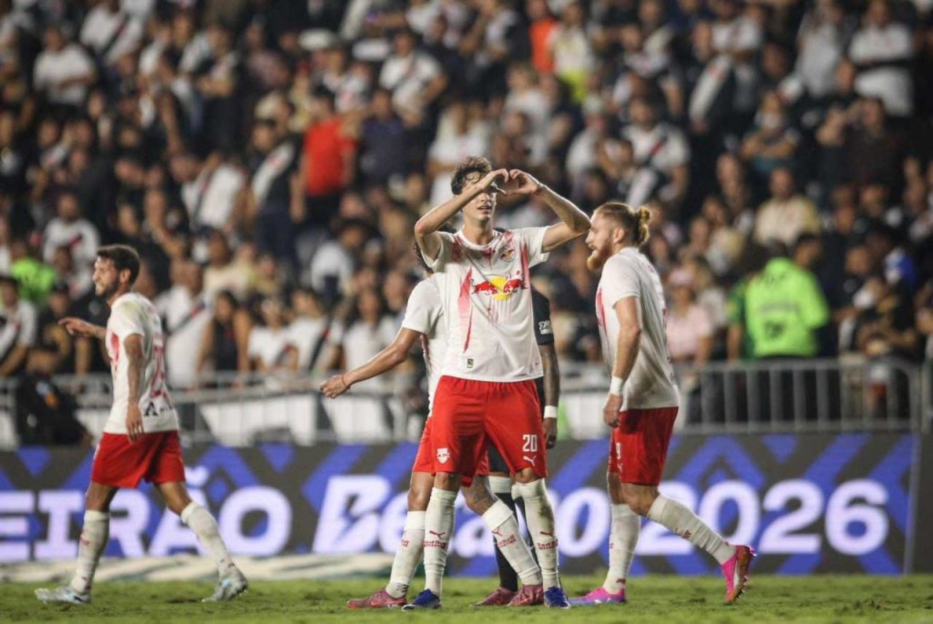 Vasco perde para o RB Bragantino e segue pr&oacute;ximo da zona de rebaixamento