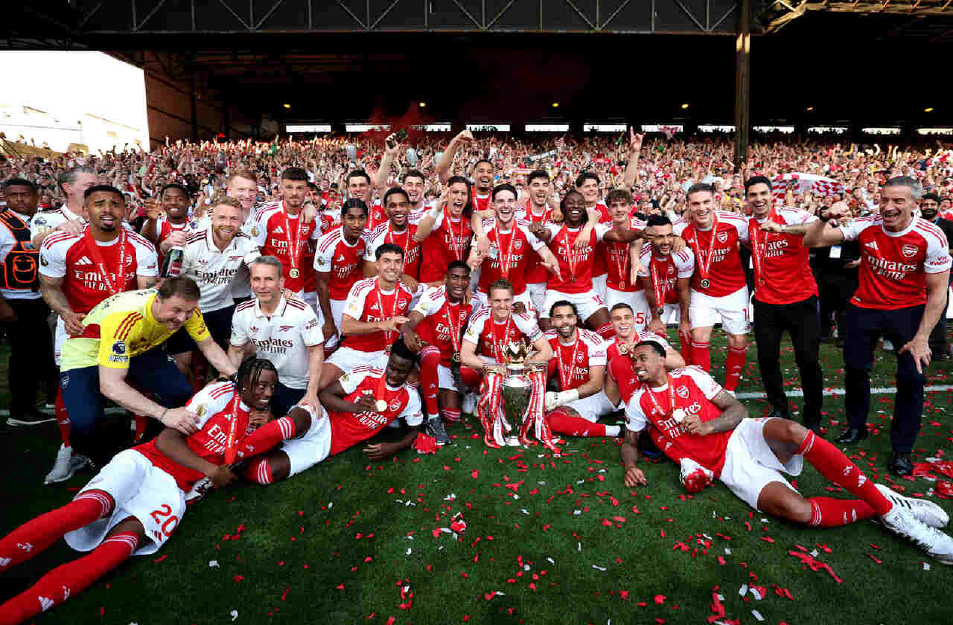 Mikel Arteta celebra t&iacute;tulo do Arsenal e mira PSG: “Convencido de que vamos conseguir”