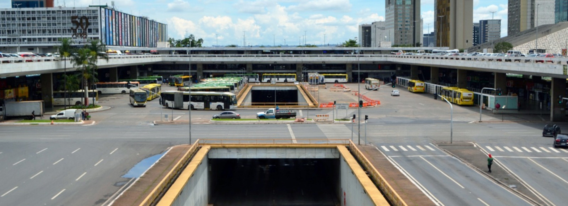 Dupla é presa por tentar matar homem a facadas em rodoviária de Brasília