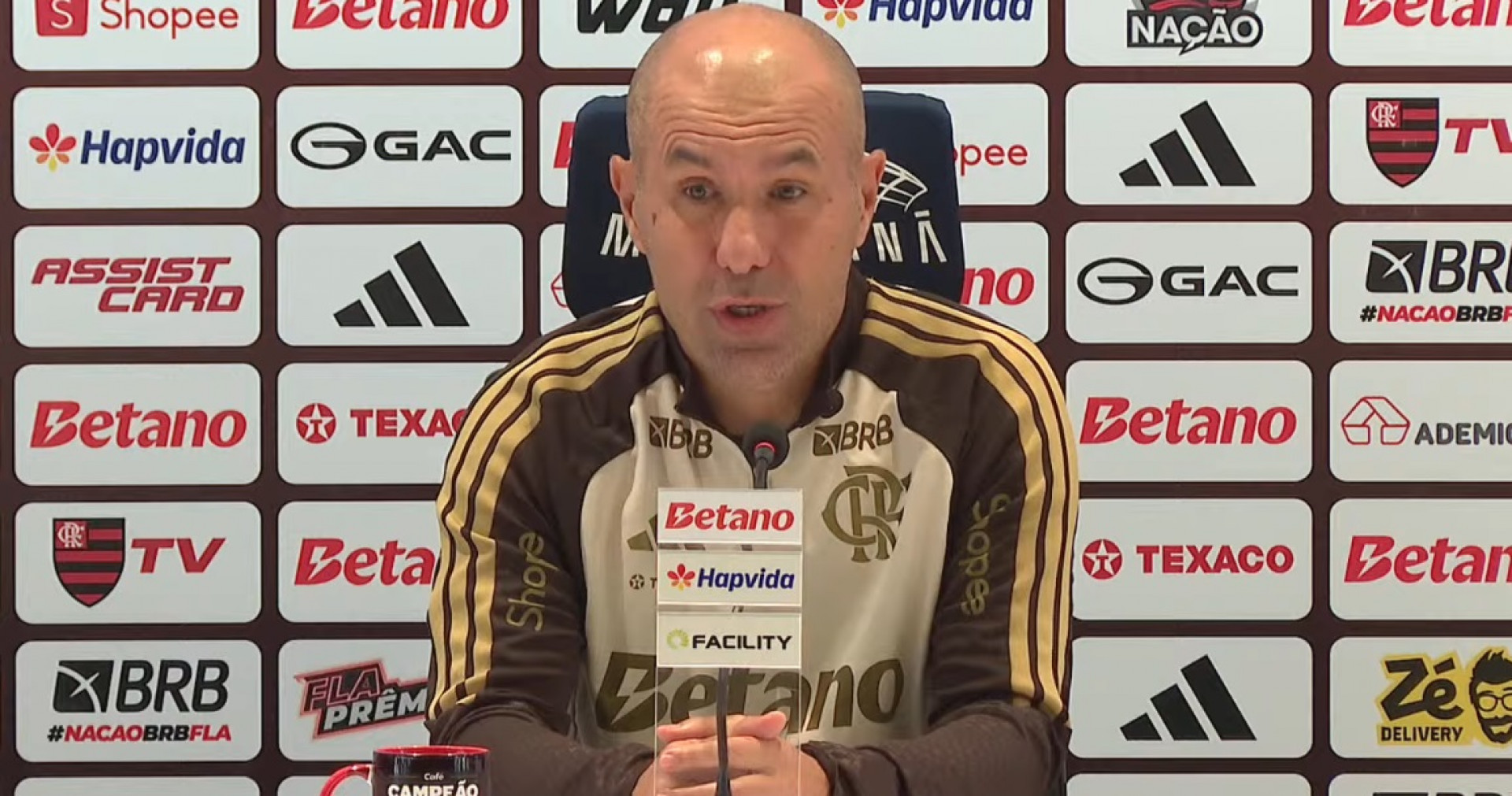 Jardim fala de expulsão do Carrascal: 'Muito fácil dar cartões vermelhos ao Flamengo'