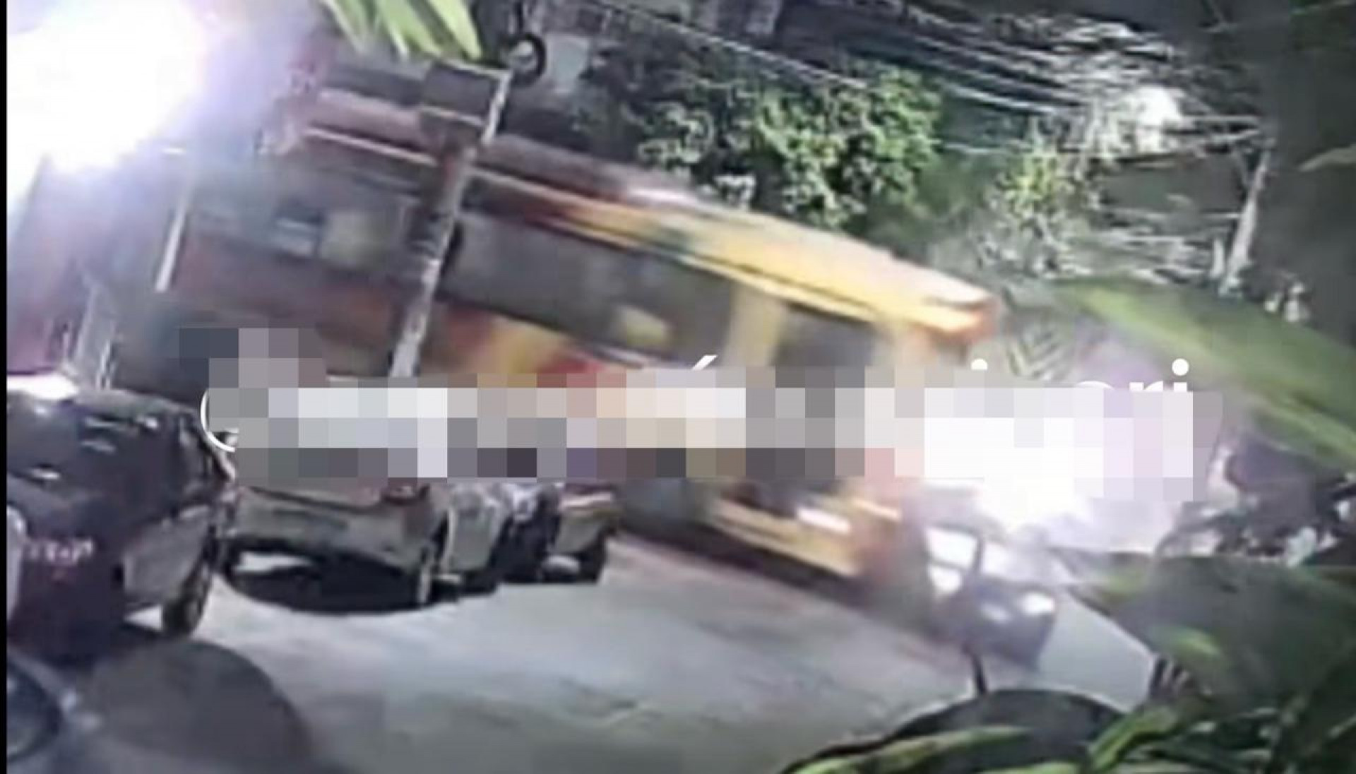 Acidente entre ônibus e carro deixa quatro feridos em Caxias