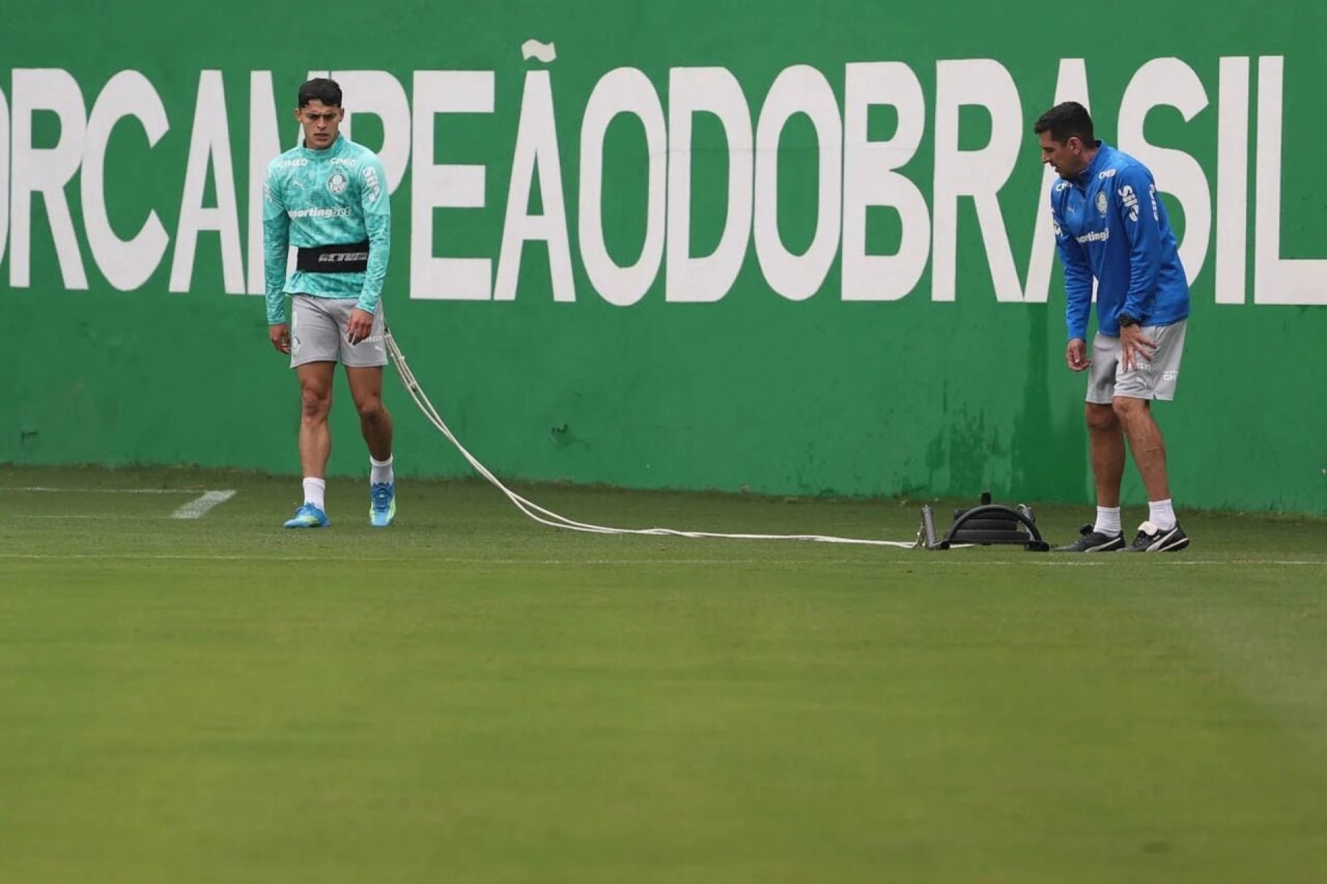 Jeft&eacute;, do Palmeiras, celebra assist&ecirc;ncia contra o Flamengo: “Muito gratificante”