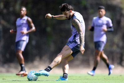 Botafogo irá propor renovação a Alex Telles com redução salarial