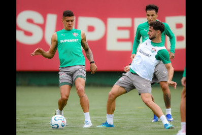 Martinelli volta a treinar com o elenco e avança em recuperação no Fluminense