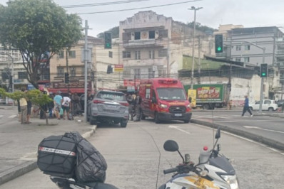 Vaz Lobo: Suspeito fica ferido após colidir com viatura da PM