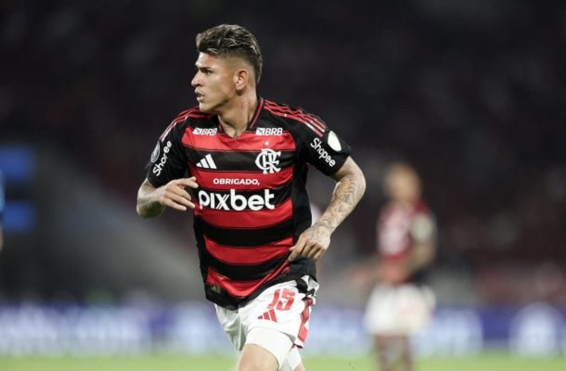 Organizada do Flamengo vai at&eacute; a casa de Carrascal cobrar jogador; veja