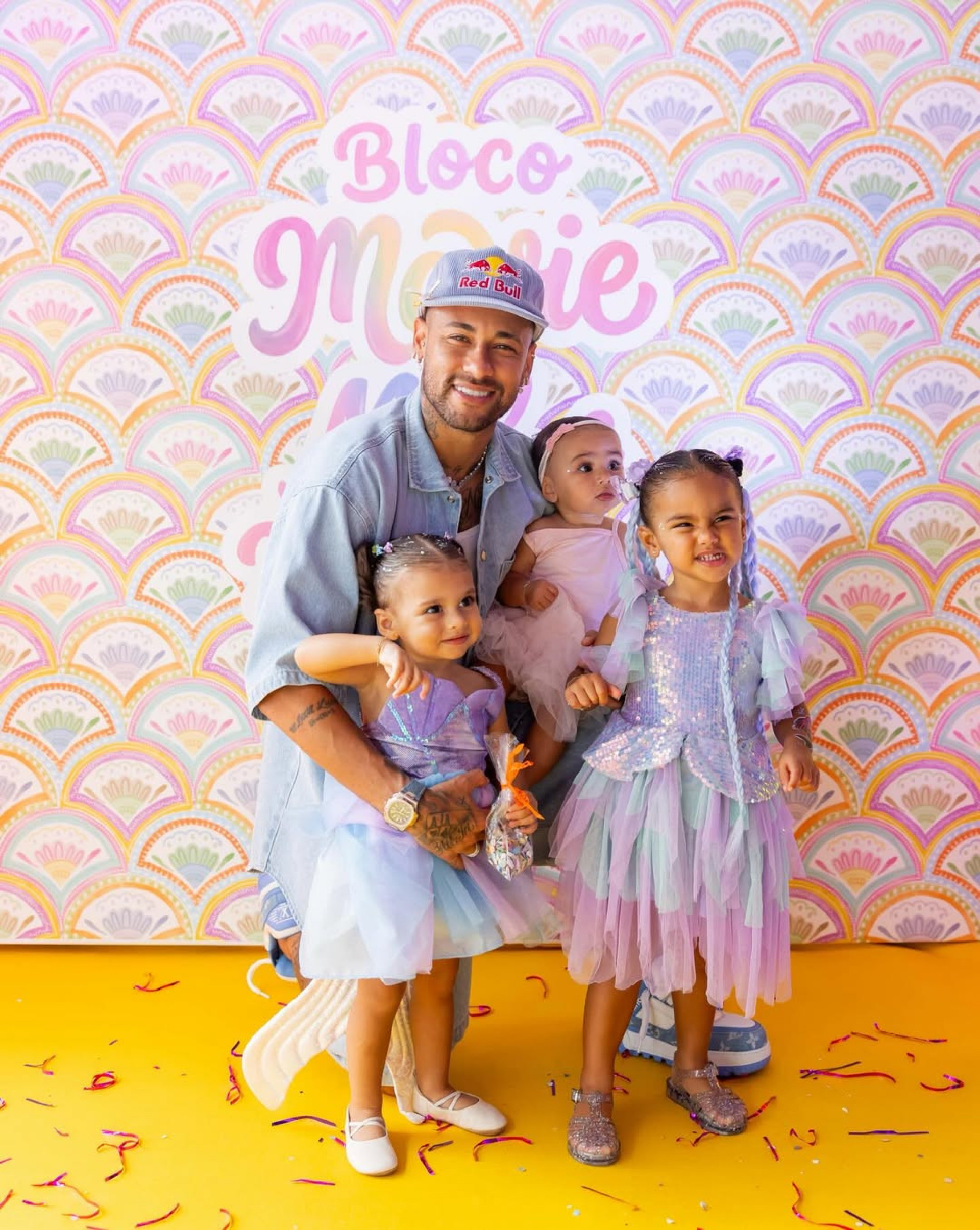 Neymar Jr com as filhas, Mavie, Helena e Mel - Reprodução/Instagram