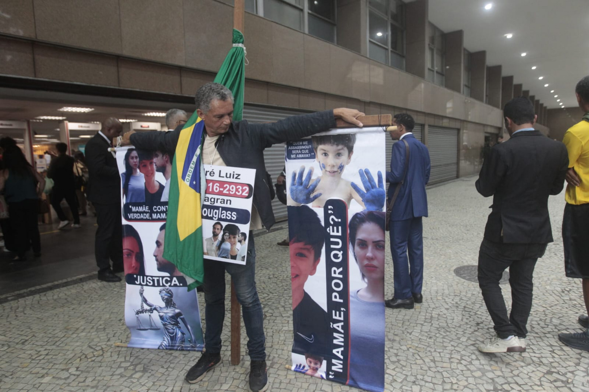 Cartazes pedem justiça para o caso Henry Borel - Reginaldo Pimenta / Agência O Dia