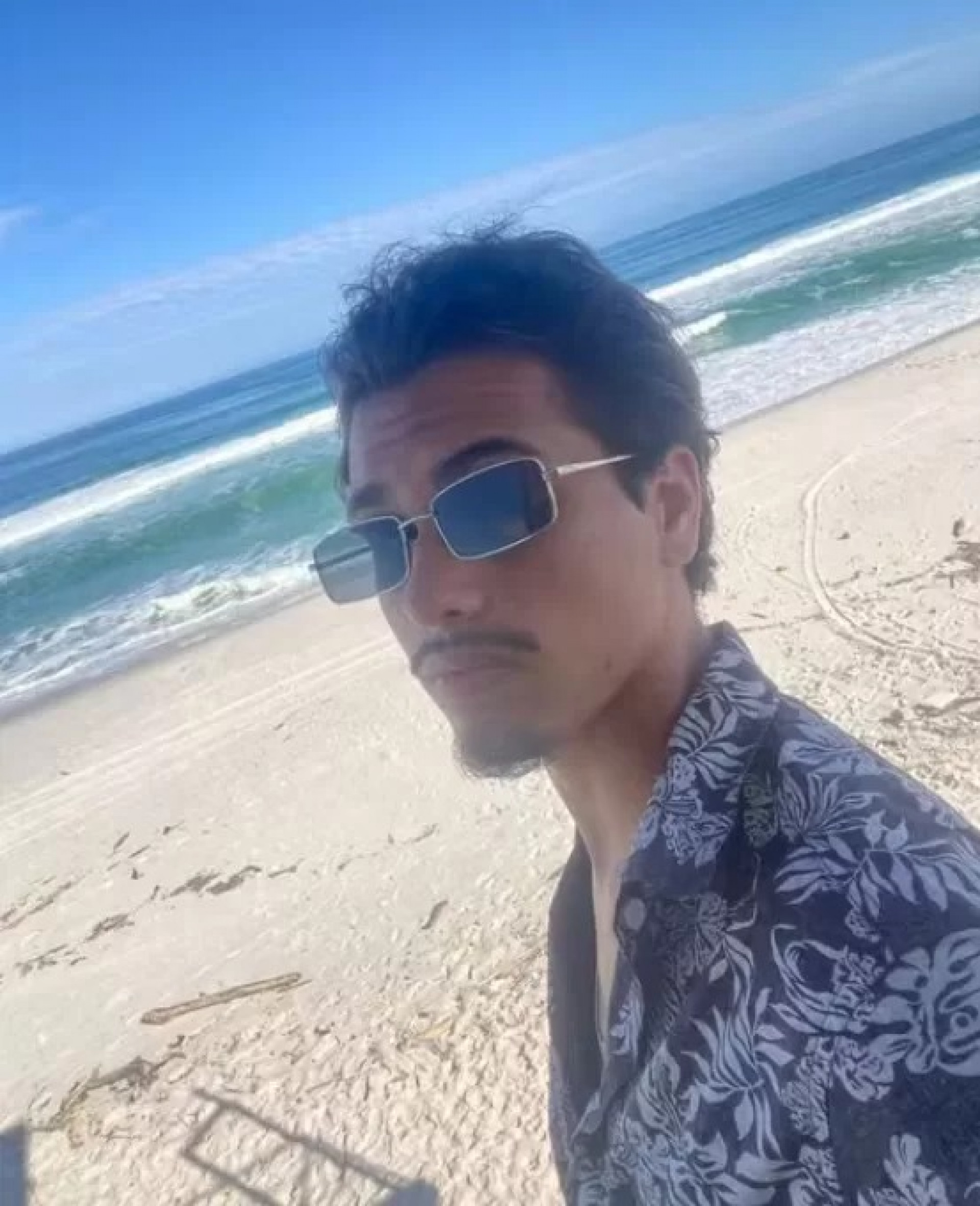 Jovem de 18 anos desaparece após entrar no mar na Praia de Massambaba