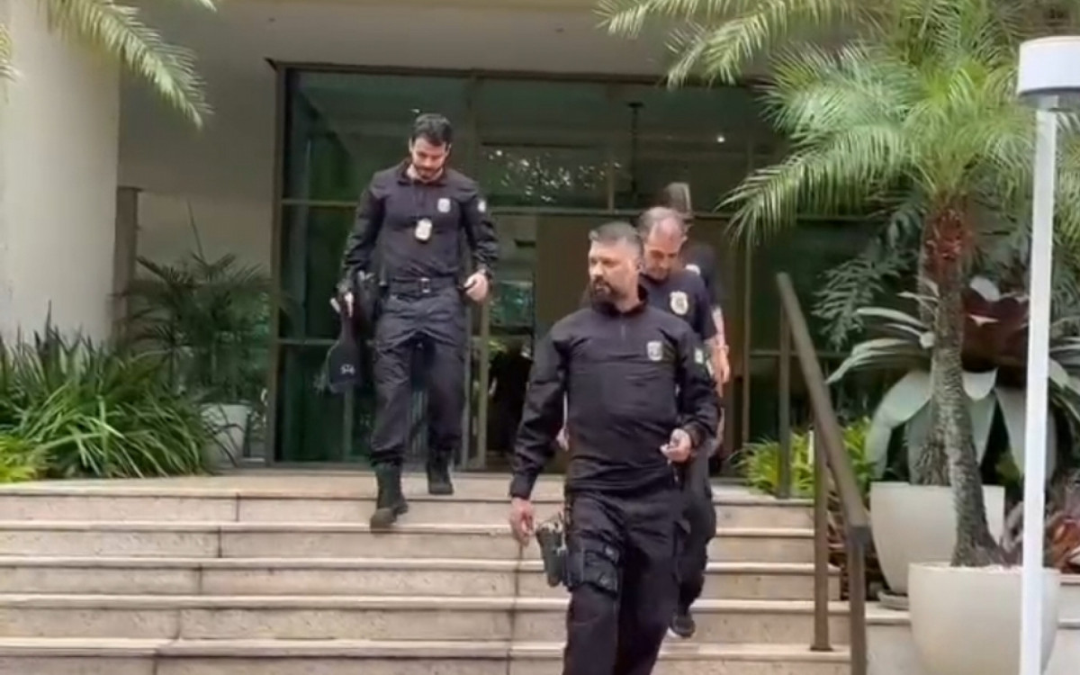 Agentes da PF cumpriram mandados de busca e apreensão na casa de Castro - Reprodução