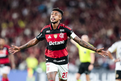 Sem problemas com arbitragem, Flamengo garante classificação histórica