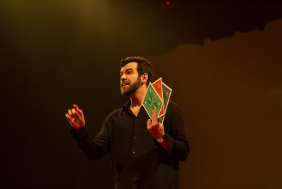 Sucesso de público, ilusionista Lucas Toledo volta à Sala Nelson