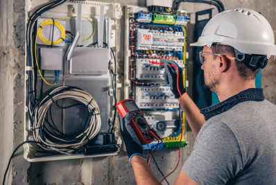 Inscrições abertas para cursos gratuitos de instaladora hidráulica e eletricista de obras