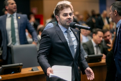 Deputado protocola projeto que proíbe acesso de devedores de pensão a estádios