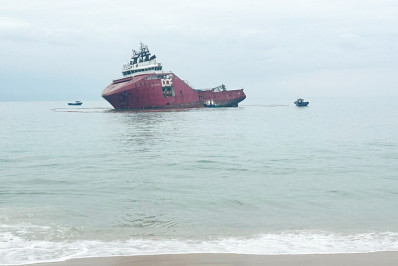 Marinha quebra silêncio sobre rebocador encalhado e revela detalhe decisivo em acidente em Macaé