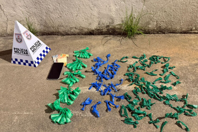 Suspeito tenta escapar de PMs em comunidade de Macaé, mas acaba preso com cocaína e crack