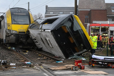 Acidente entre ônibus escolar e trem provoca quatro mortes na Bélgica