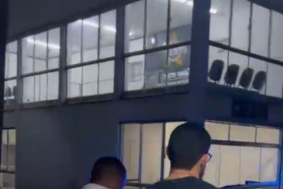 Homem é preso acusado de matar amigo em bar de Niterói