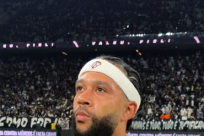 Dirigente do Corinthians atualiza negociação pela renovação de Memphis Depay
