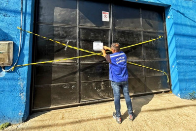 Galpão clandestino é interditado por vender irregularmente peças de veículos importados