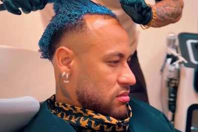 Neymar de cabelo azul? Vídeo do jogador viraliza nas redes