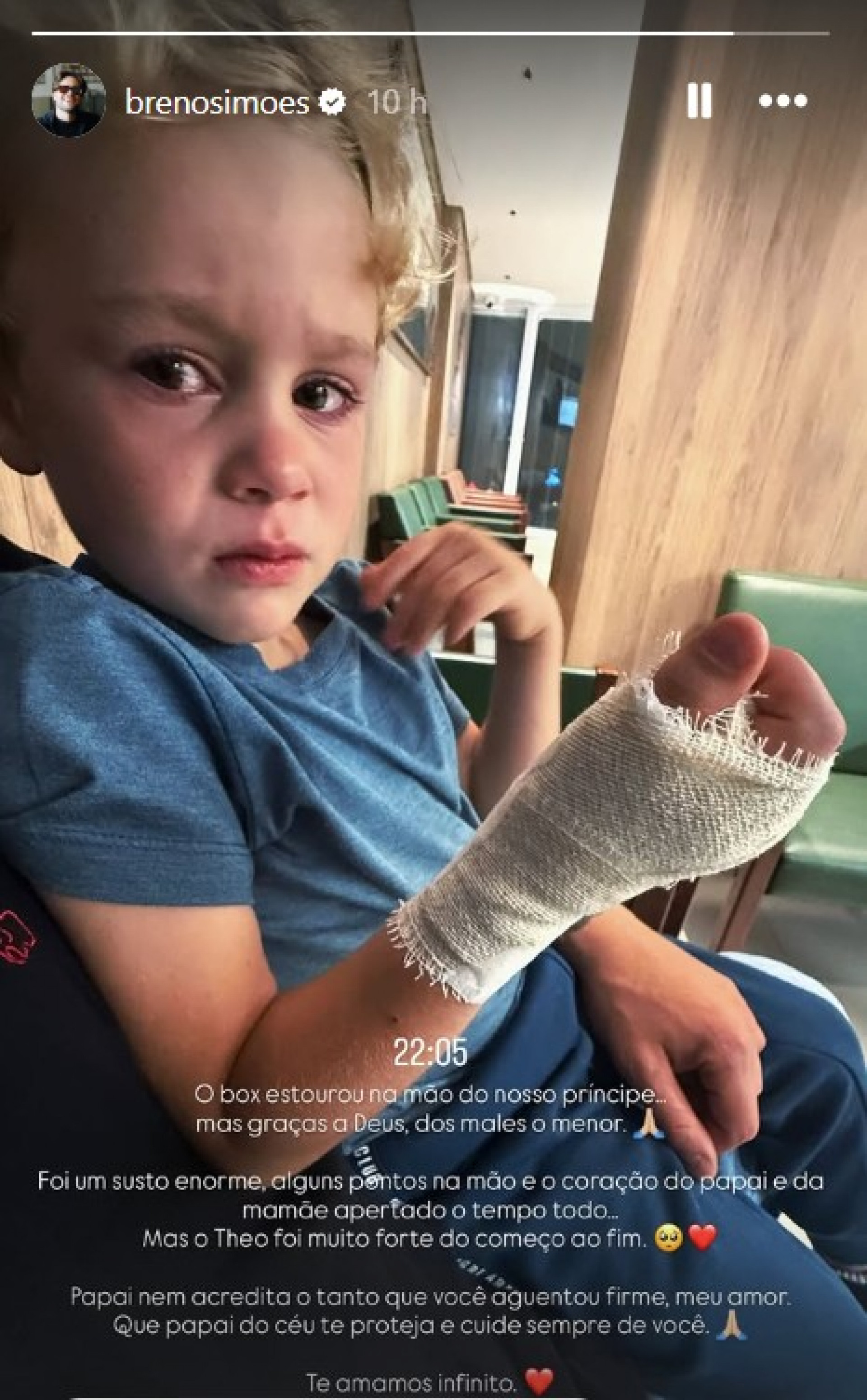 Theo, filho mais velho de Paula Amorim e Breno Simões, sofre acidente com box de vidro - Reprodução / Instagram