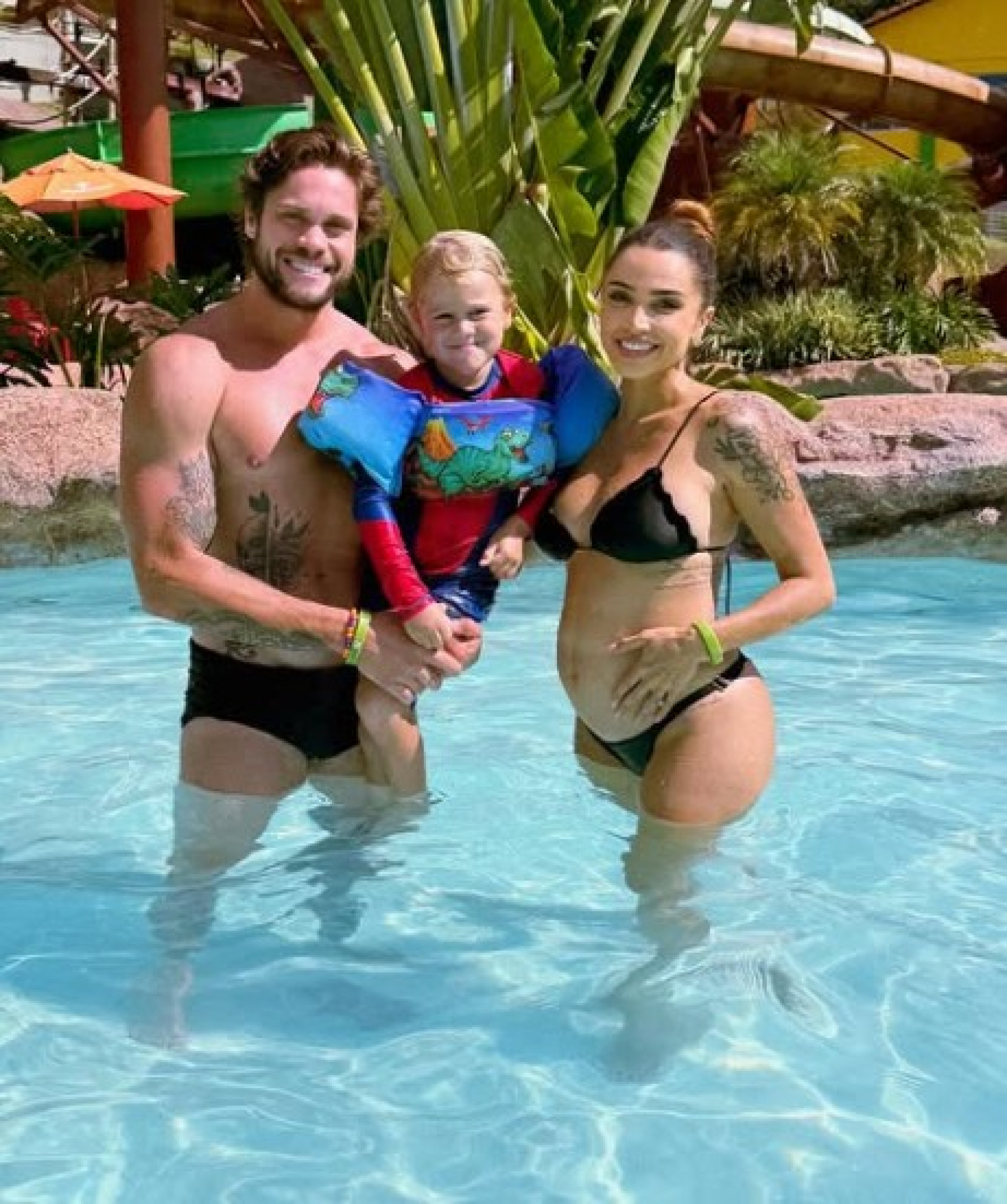 Paula Amorim, Breno Simões e filho mais vellho, Theo - Reprodução / Instagram