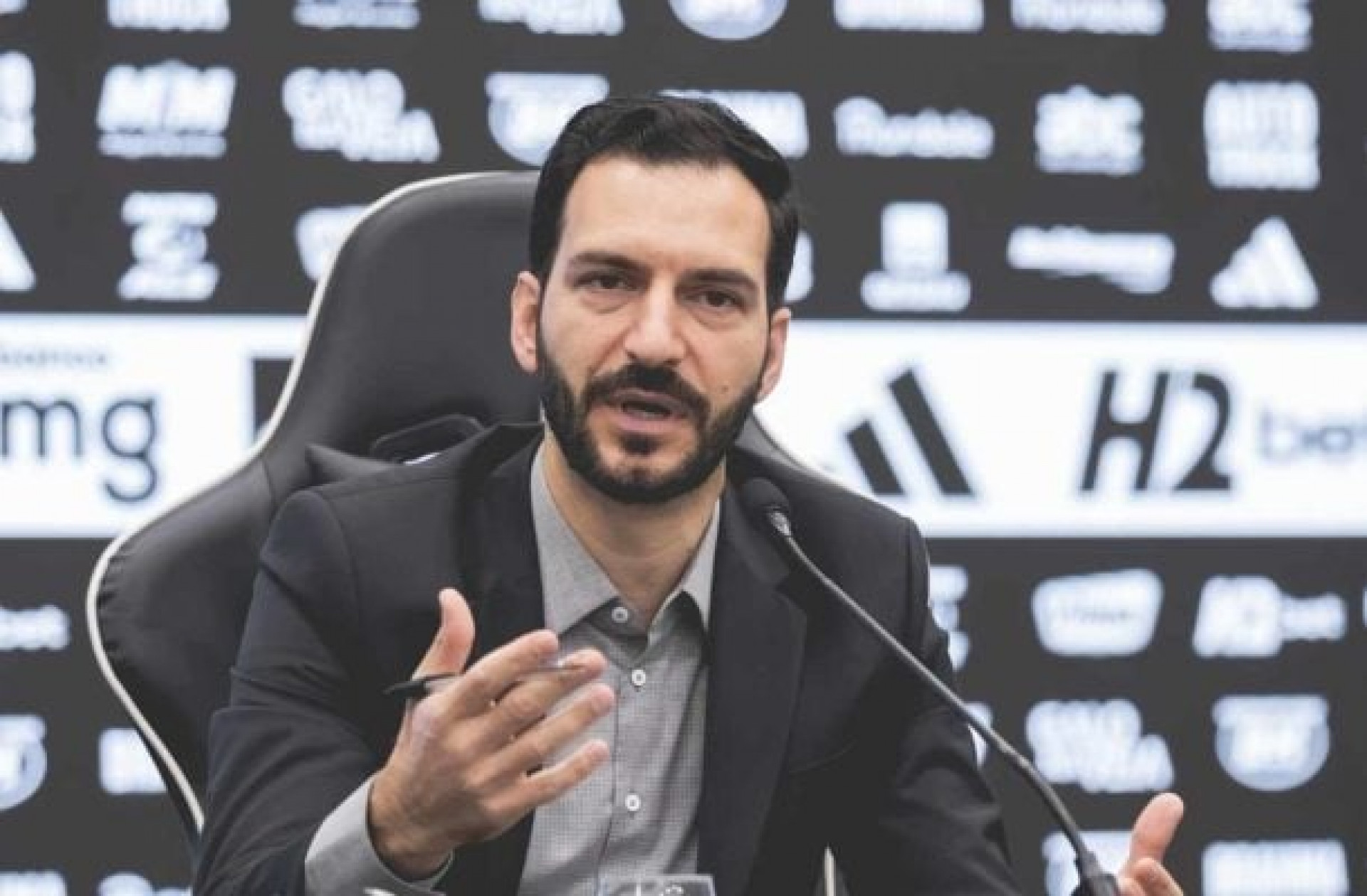 CEO do Atl&eacute;tico comenta novo aporte e alerta sobre d&iacute;vidas no clube