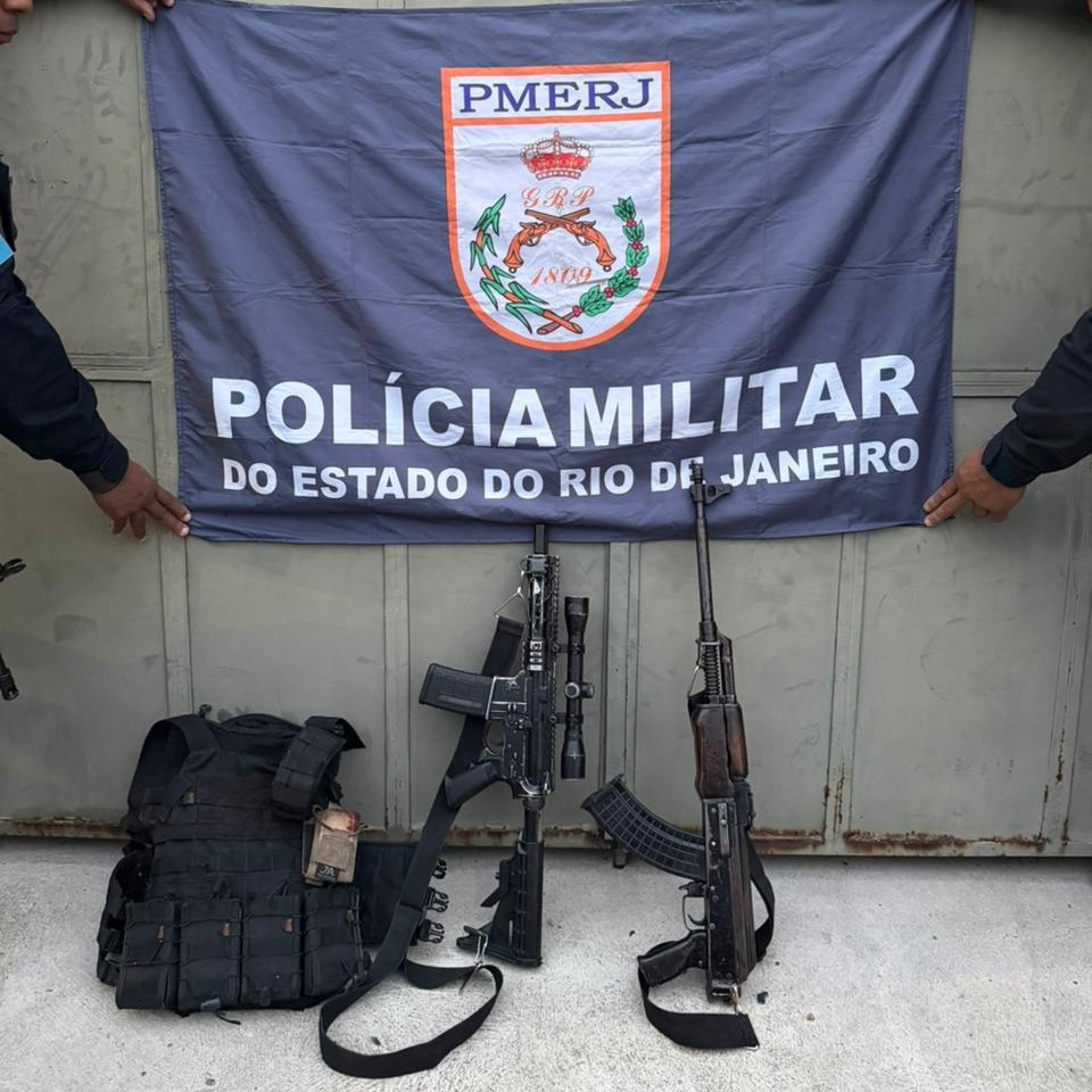Fuzis foram apreendidos durante operação no Chapadão - Reprodução / Redes Sociais