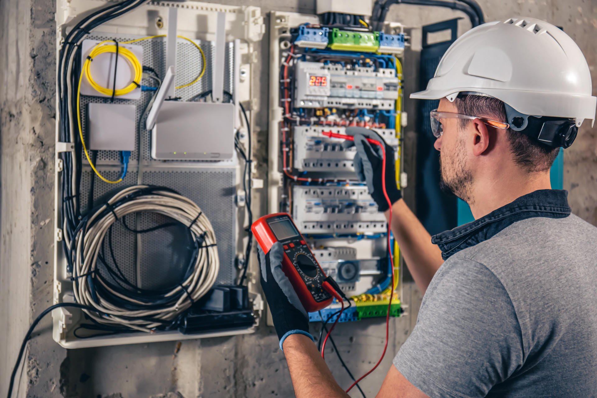 Inscrições abertas para cursos gratuitos de instaladora hidráulica e eletricista de obras