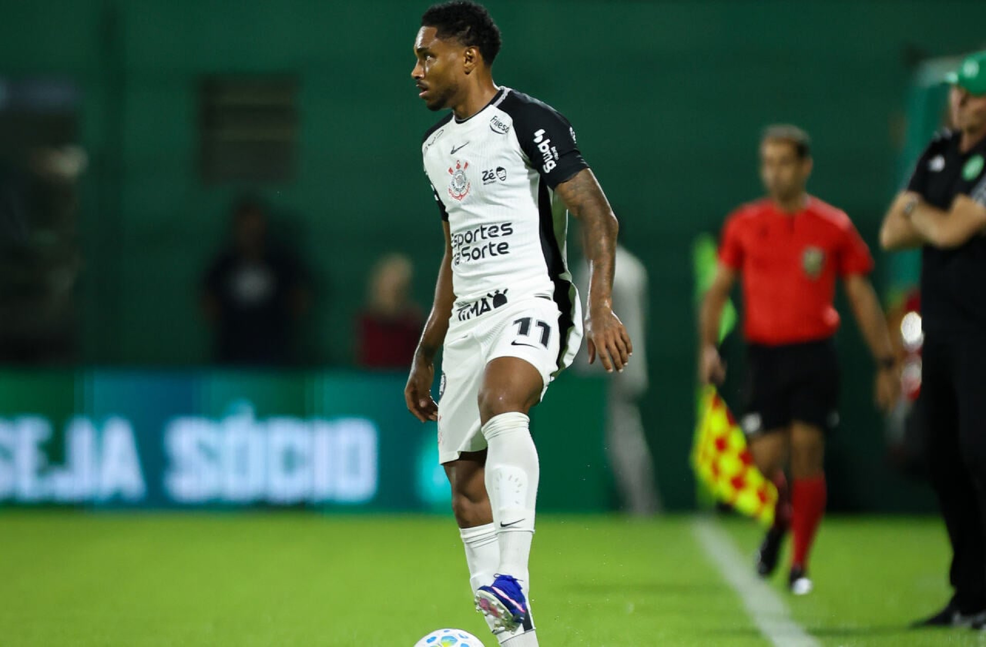 Vitinho segue de fora no Corinthians e s&oacute; deve voltar ap&oacute;s a Copa