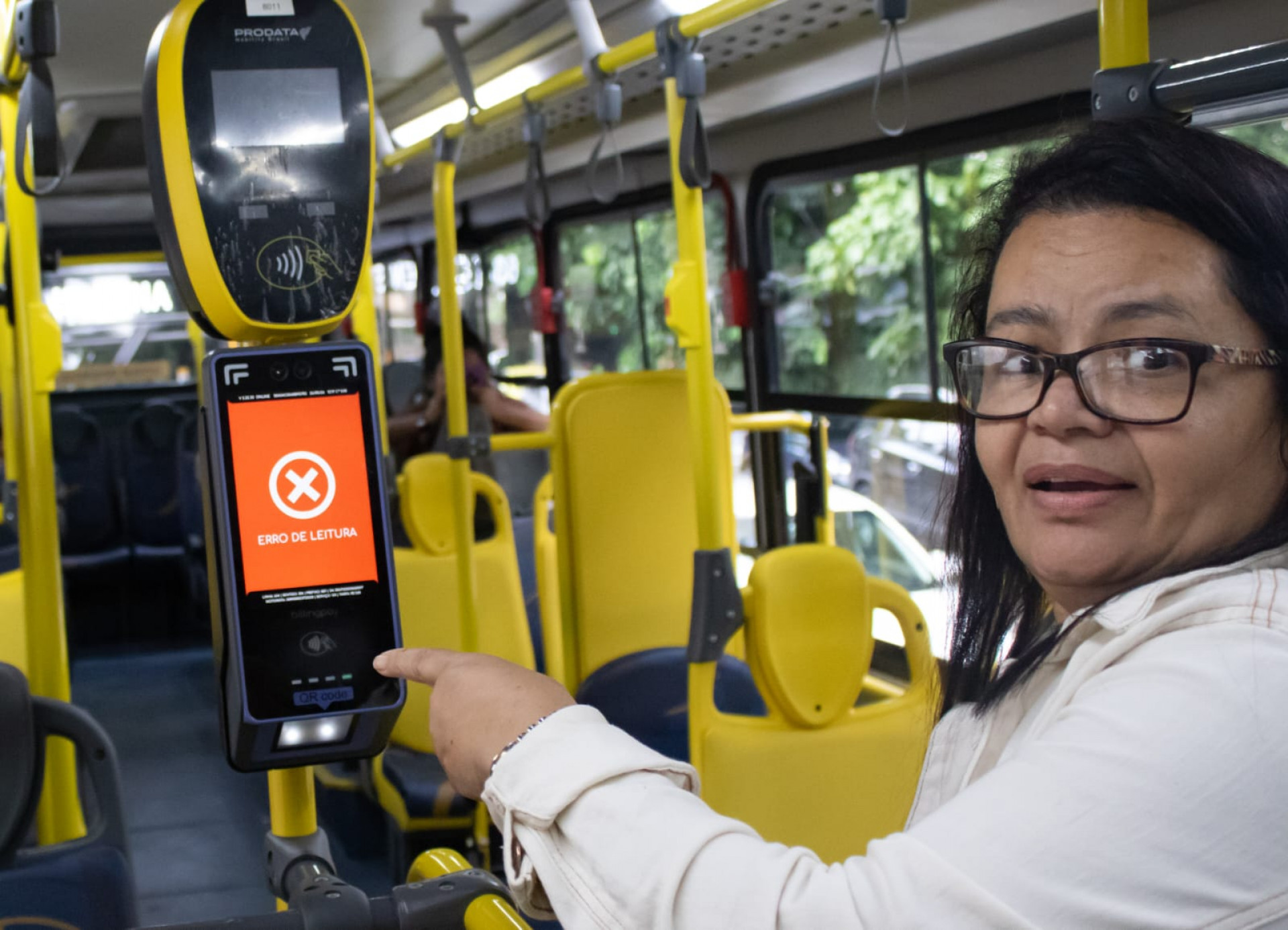 Bióloga Luiza Tortori, 58, tentou pagar a tarifa usando cartão de crédito, mas não conseguiu - Érica Martin/ Agência O Dia