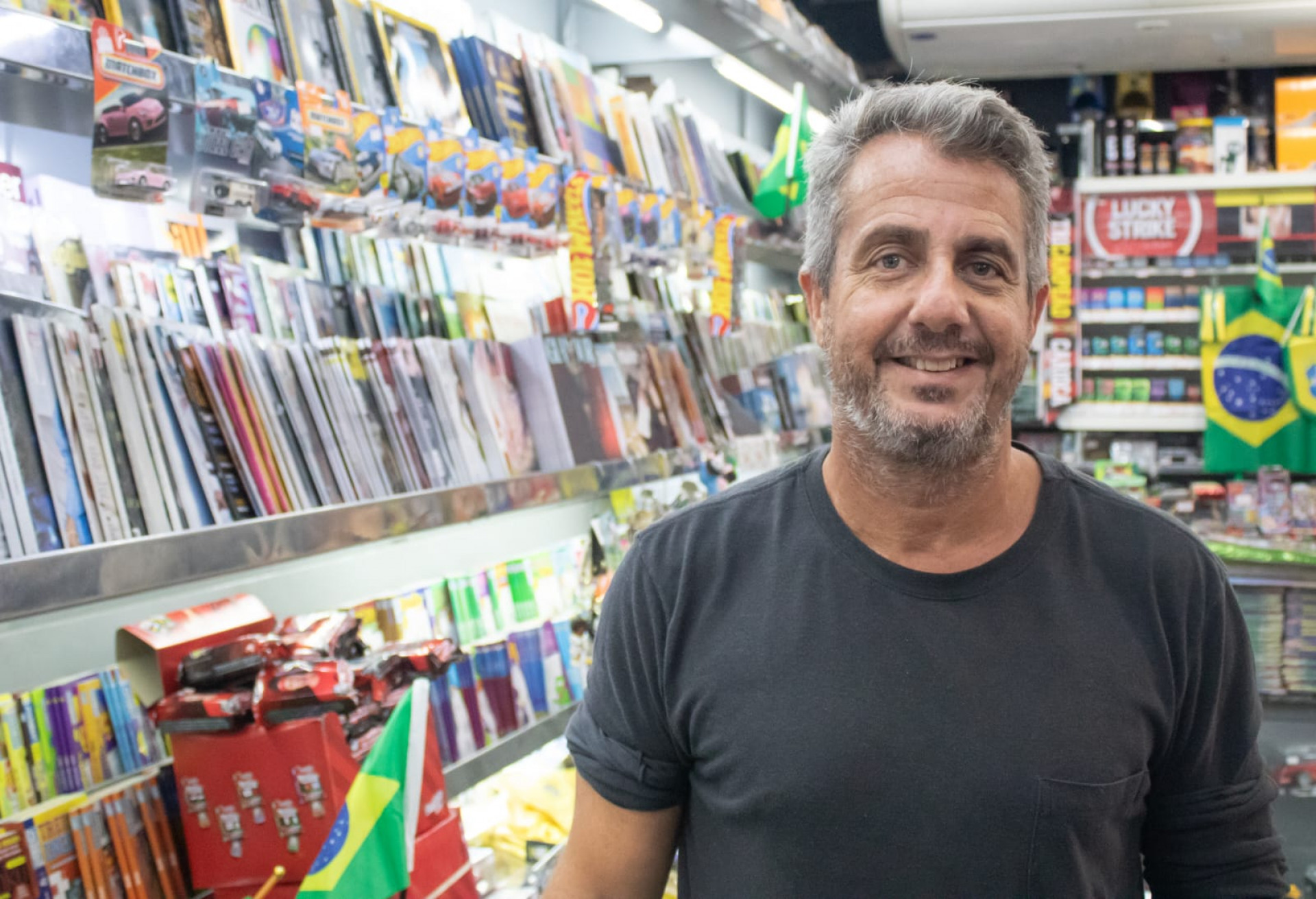 Mário Vanzillotta, dono de uma banca de jornal na Praça Saens Peña, ainda não recebeu cartões do Jaé para venda - Érica Martin/ Agência O Dia