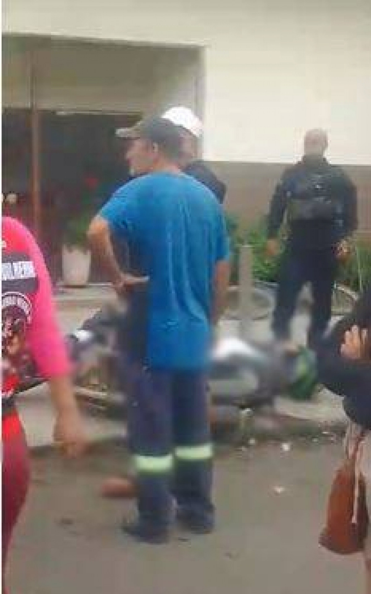 Pedreiros foram baleados em frente à Igreja Universal - Reprodução