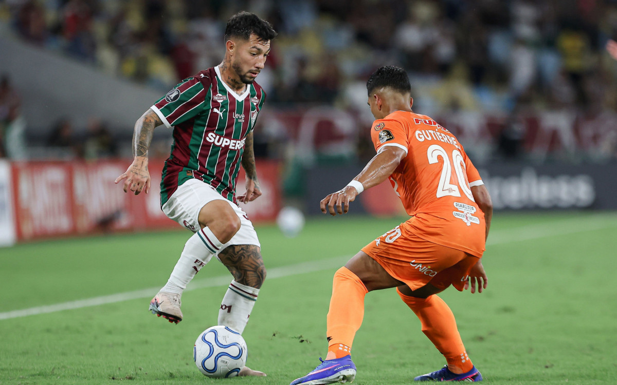 Acosta em ação no jogo entre Fluminense e Deportivo La Guaira