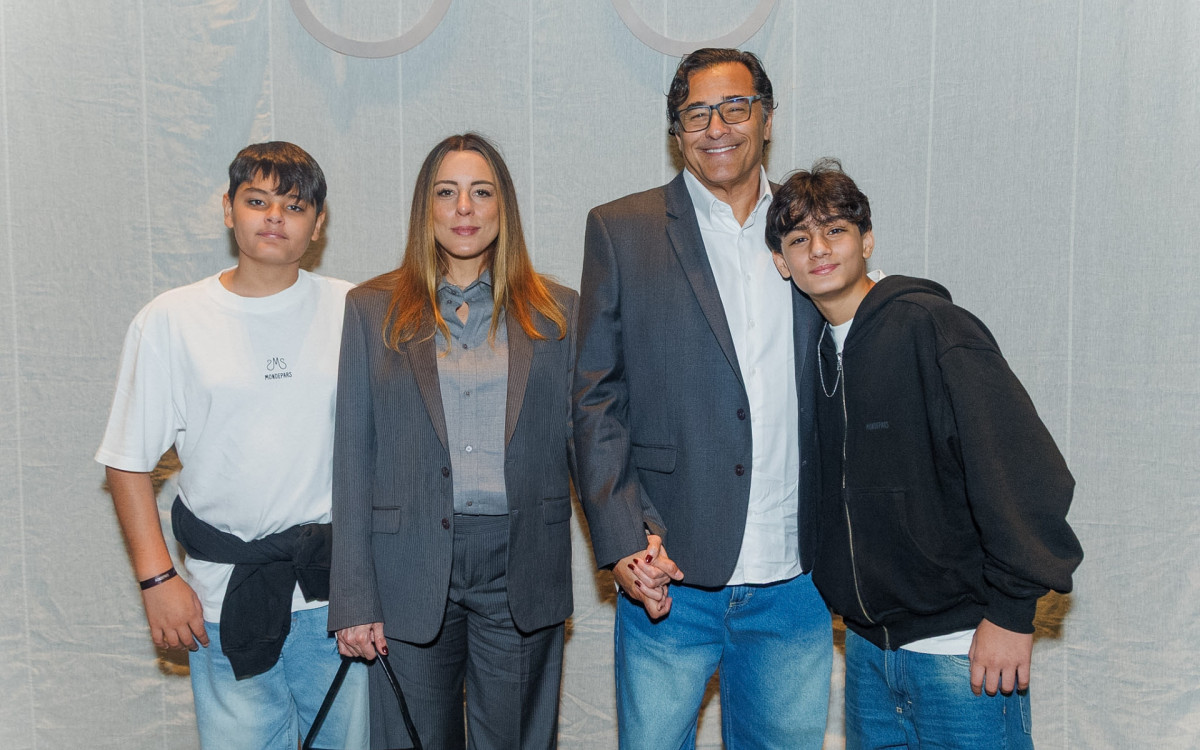 Luciano Szafir com a mulher e os filhos