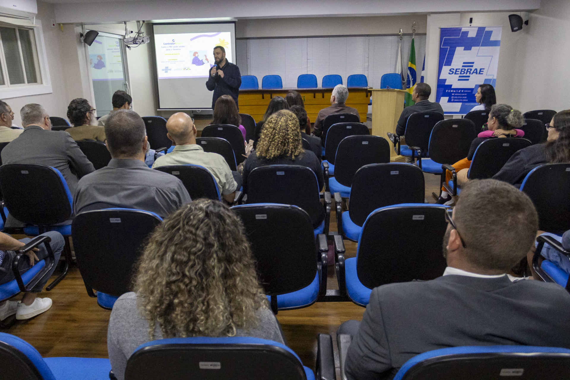 Empreendedores participaram da abertura da Semana do MEI em Maca&eacute; em busca de qualifica&ccedil;&atilde;o e novas oportunidades de neg&oacute;cios - Foto: Bruno Campos