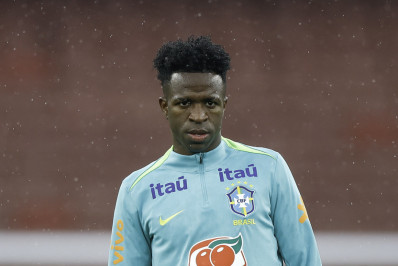 Vini Jr afirma que sempre soube que Ancelotti levaria Neymar para Copa: 'O velho confiava nele'